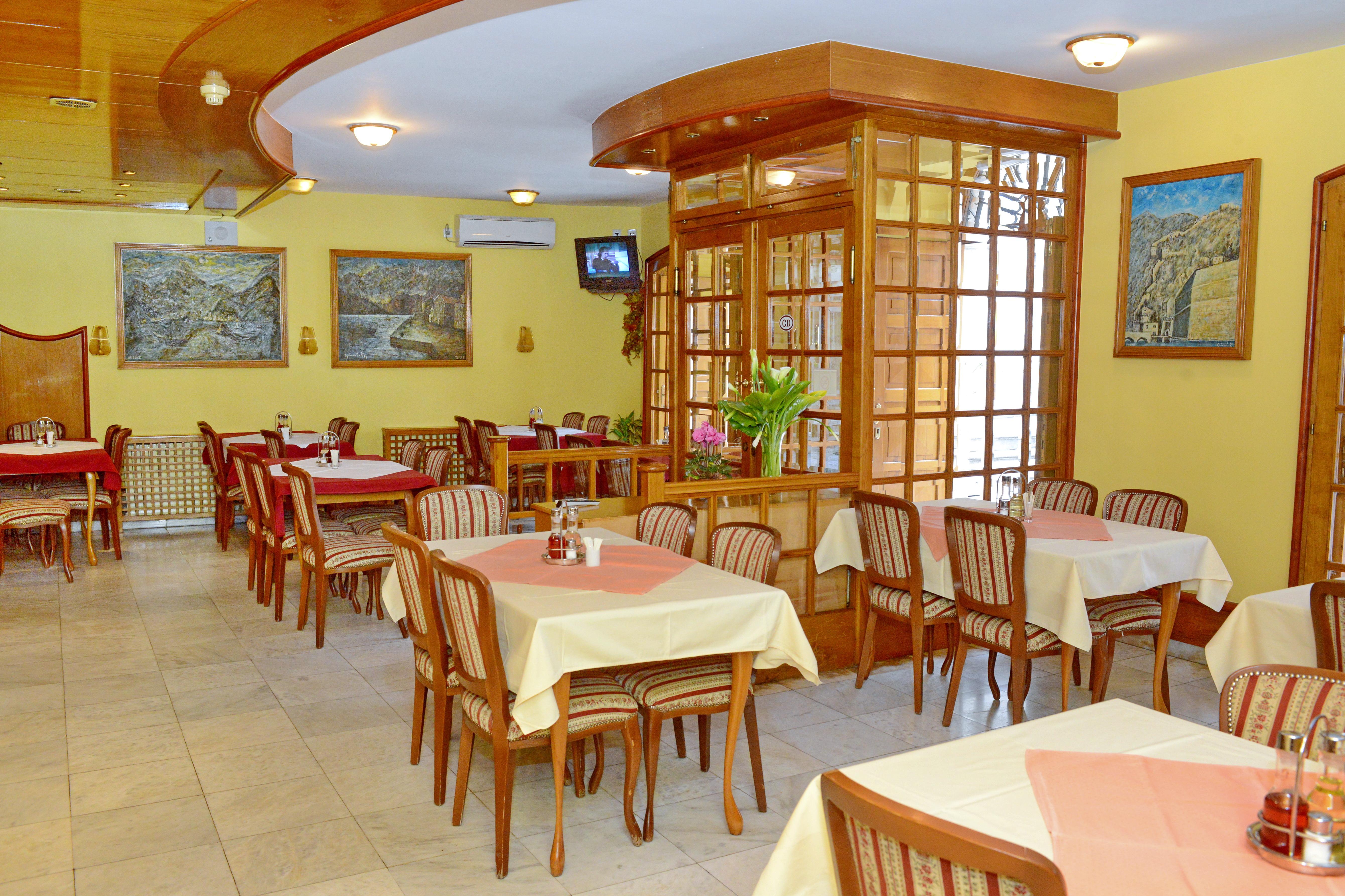 Hotel Marija Котор Екстериор снимка