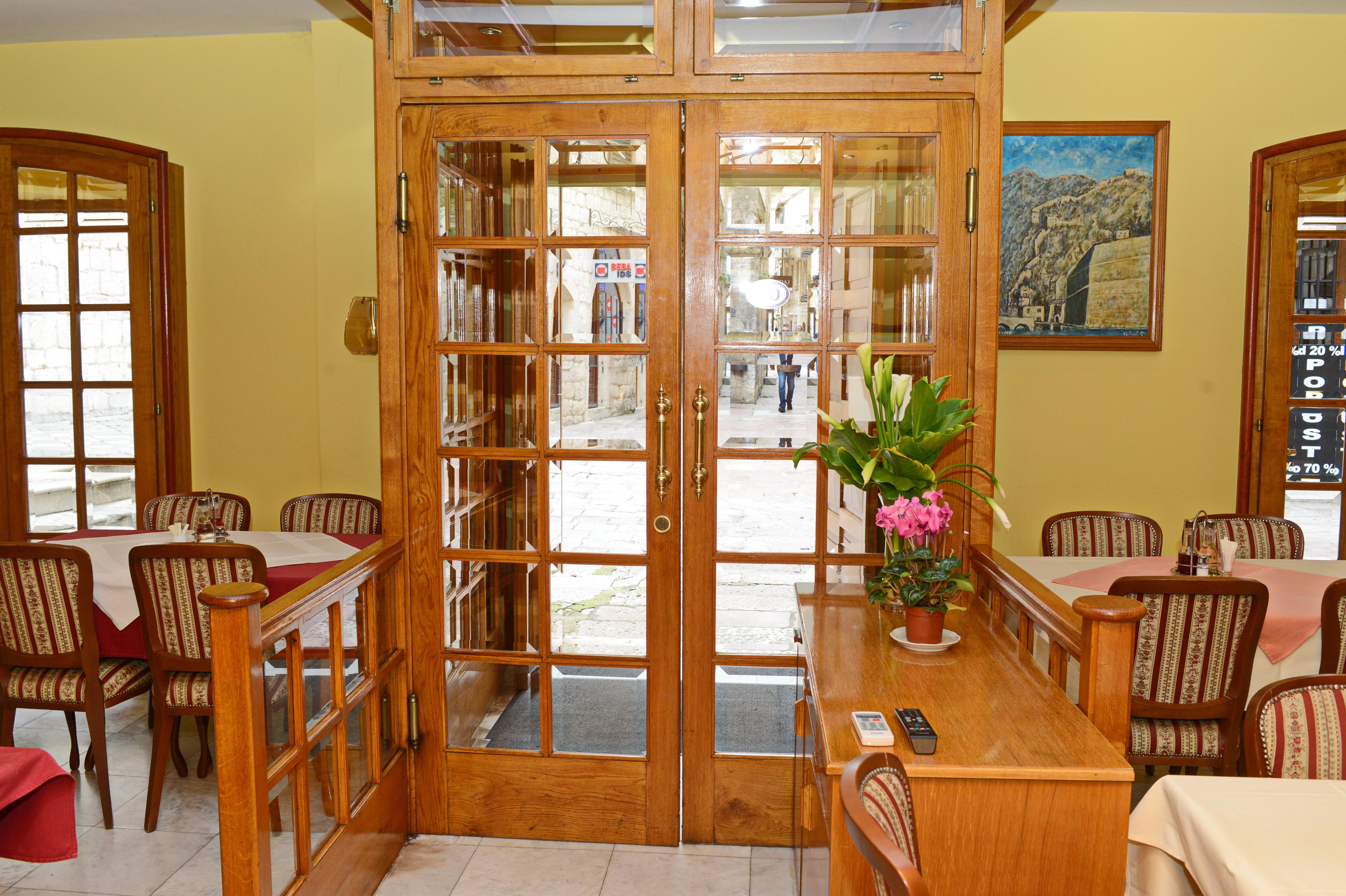 Hotel Marija Котор Екстериор снимка