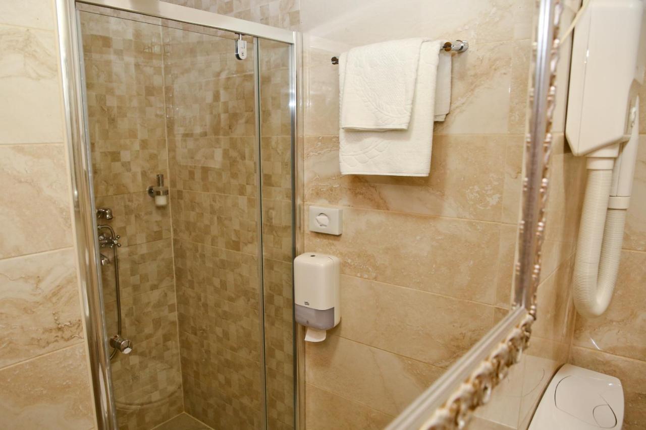 Hotel Marija Котор Екстериор снимка